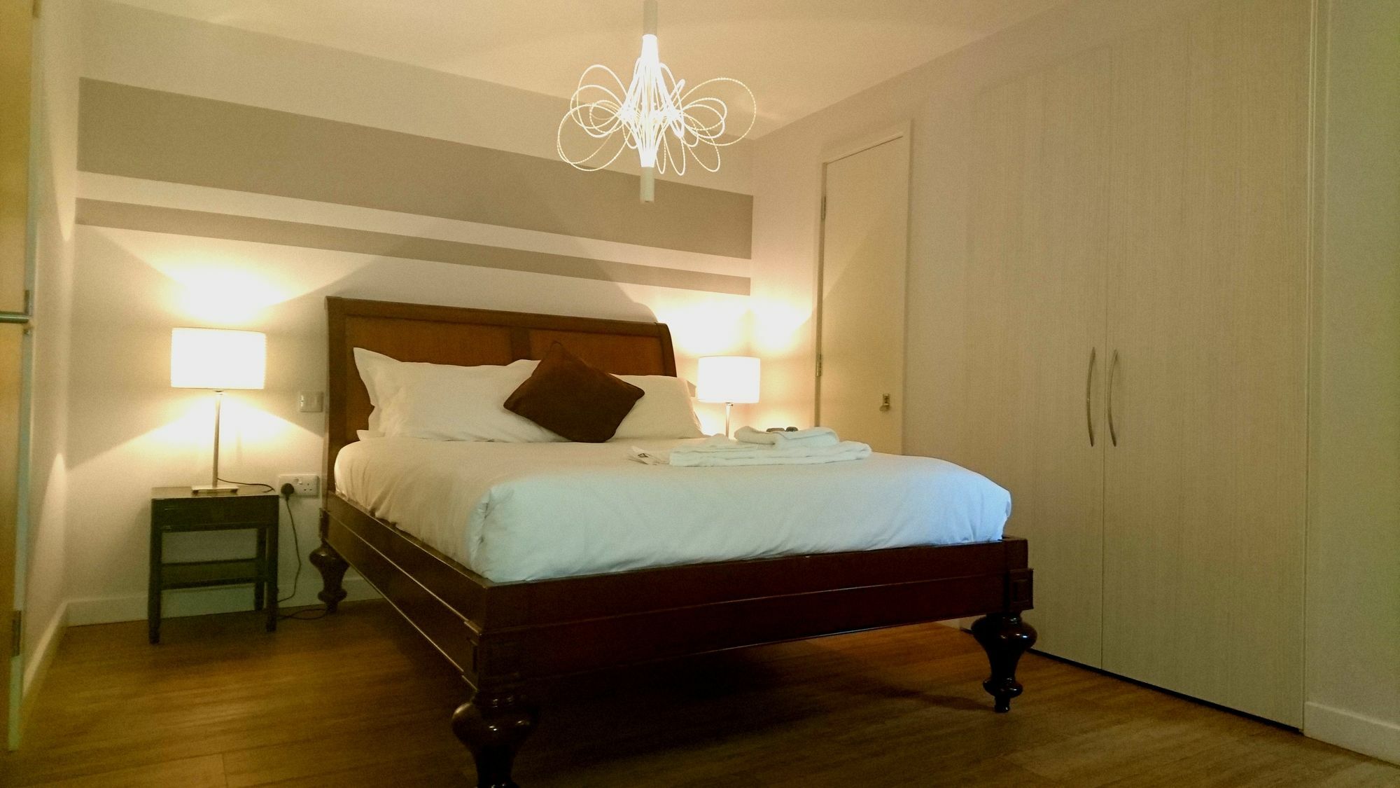 Lux Living - Florian House